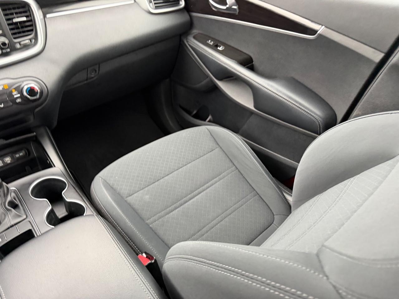 Kia Sorento Vehicle Full-screen Gallery Image 15