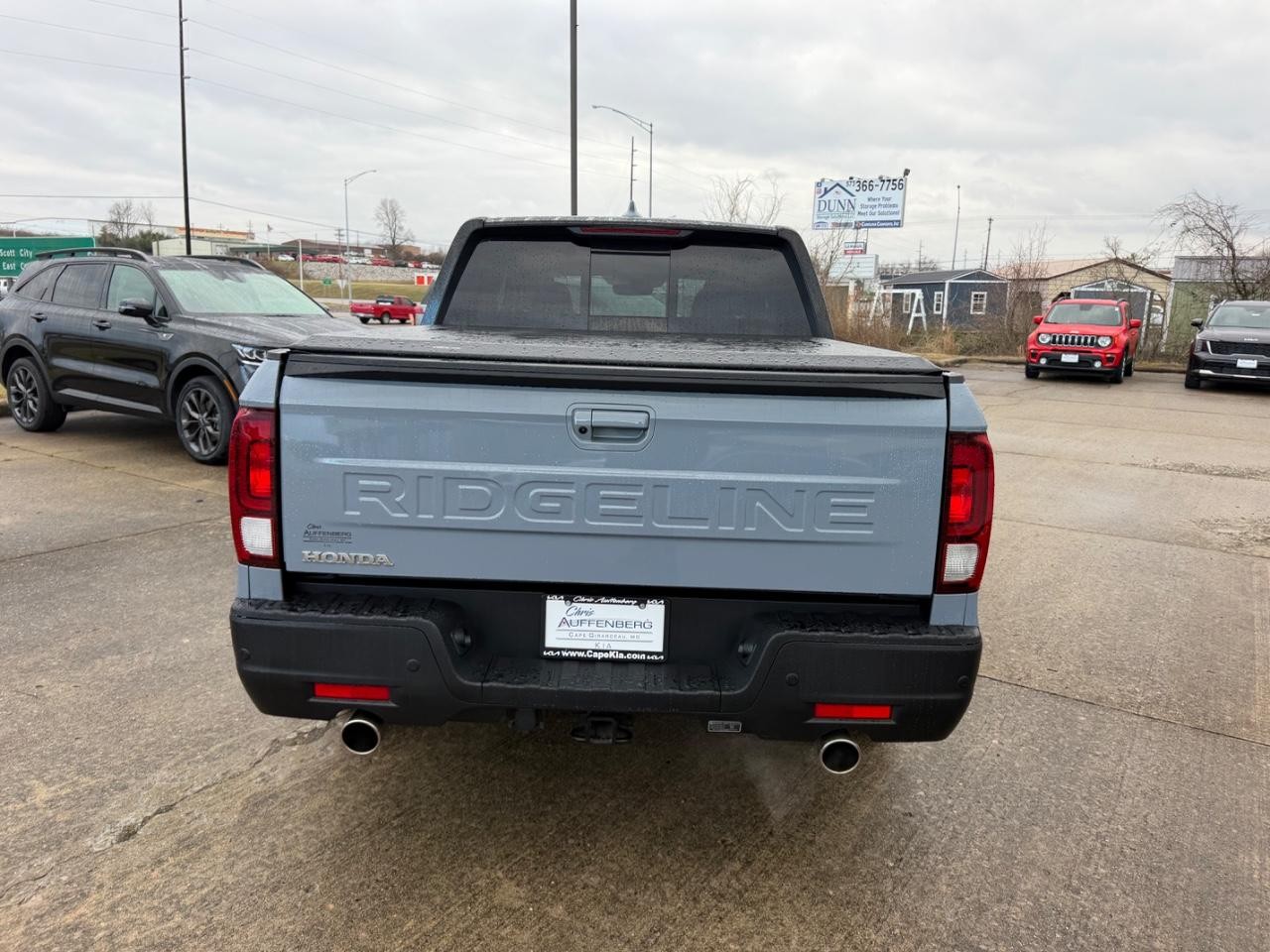 Honda Ridgeline Vehicle Full-screen Gallery Image 03