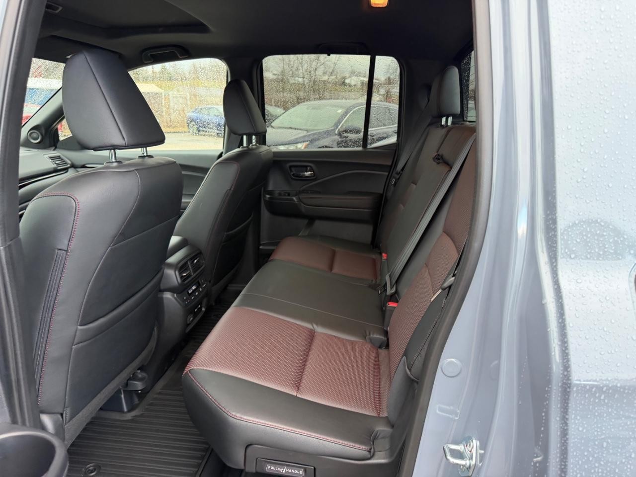 Honda Ridgeline Vehicle Full-screen Gallery Image 06