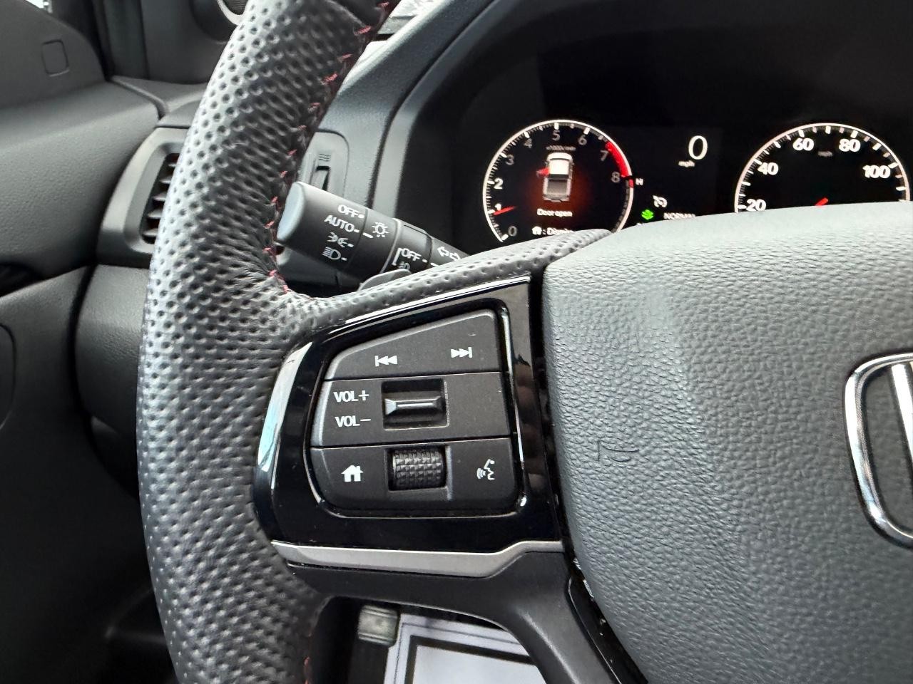 Honda Ridgeline Vehicle Full-screen Gallery Image 10