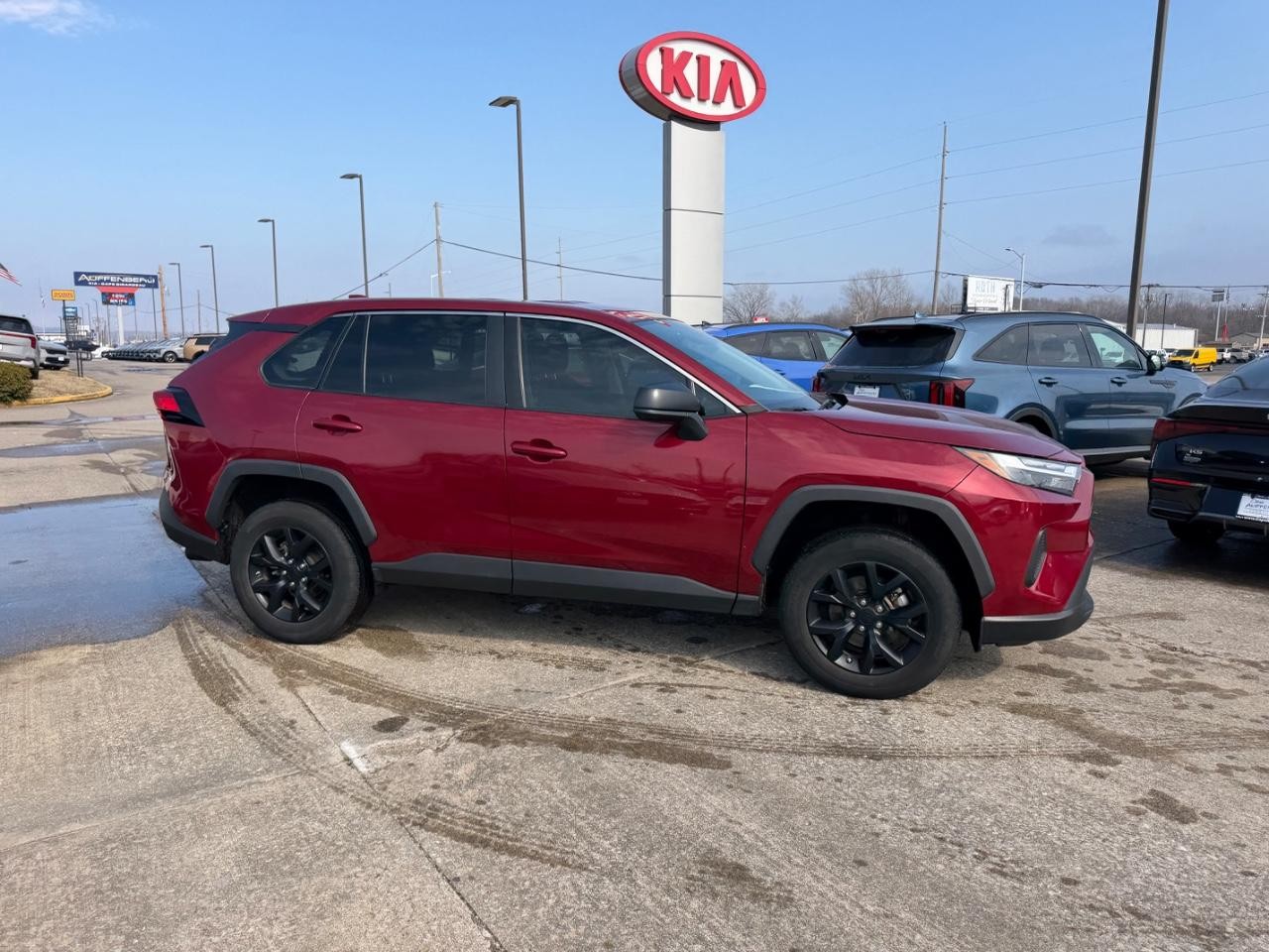 Toyota RAV4 Vehicle Full-screen Gallery Image 02