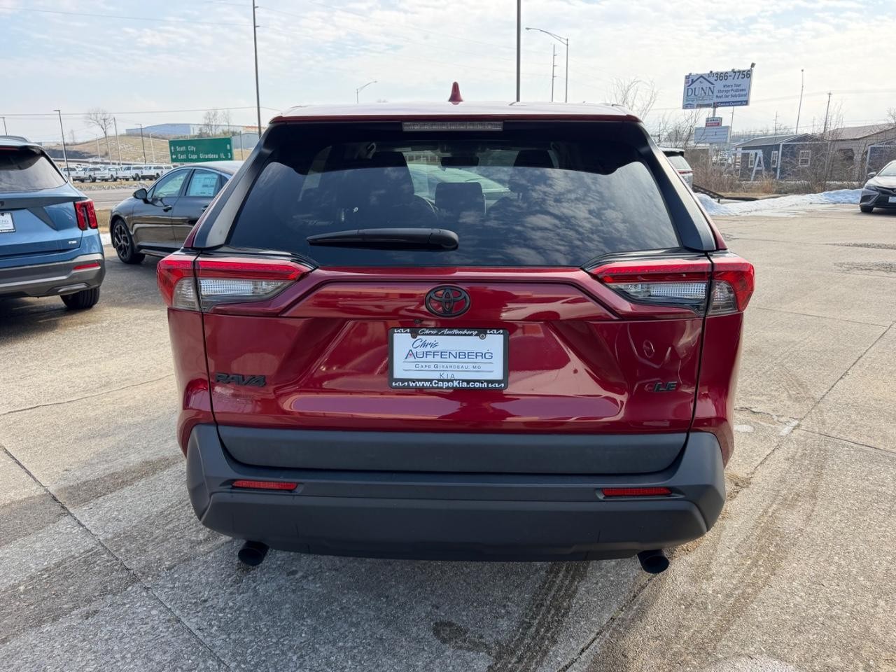 Toyota RAV4 Vehicle Full-screen Gallery Image 03