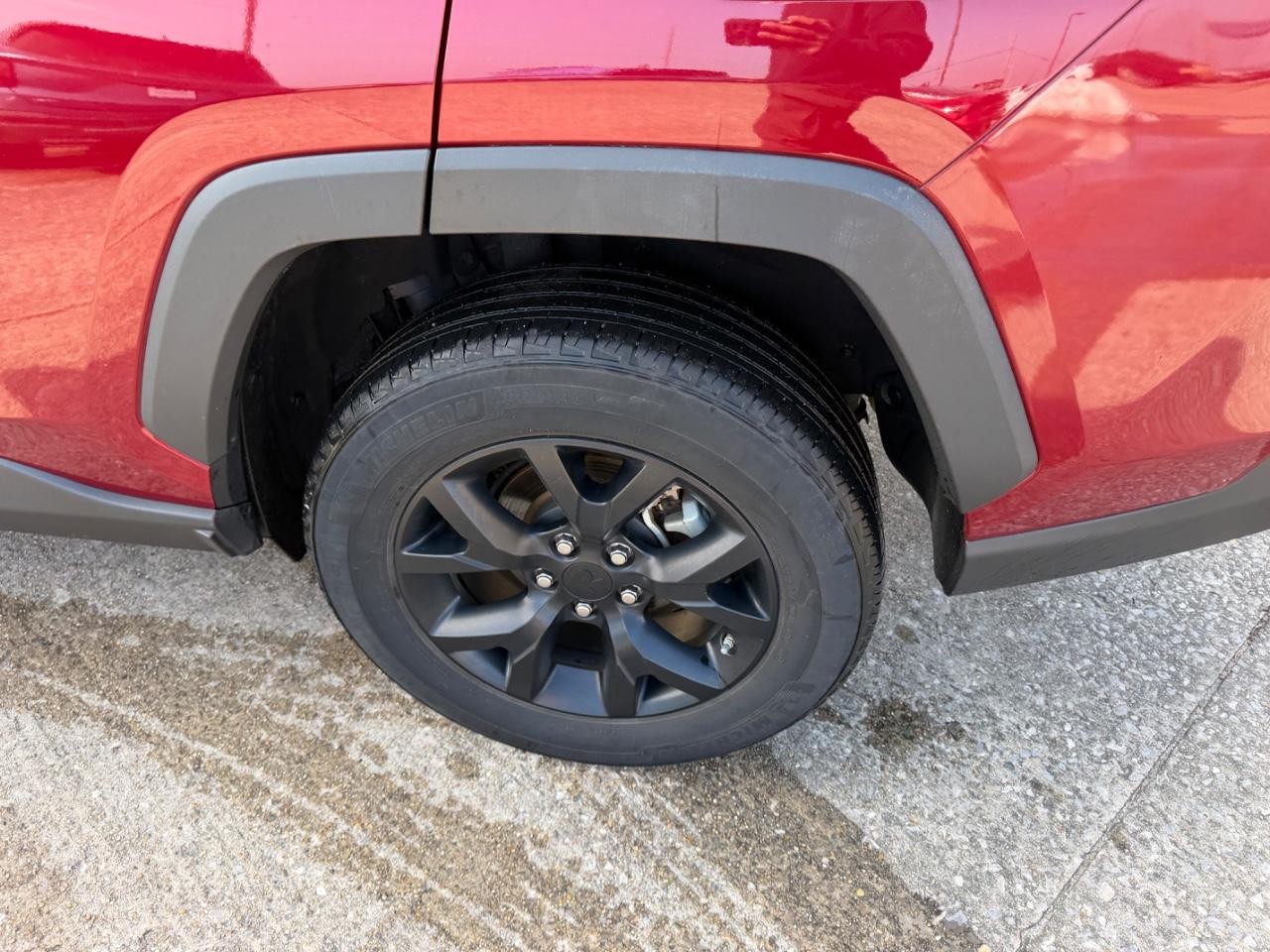 Toyota RAV4 Vehicle Full-screen Gallery Image 05