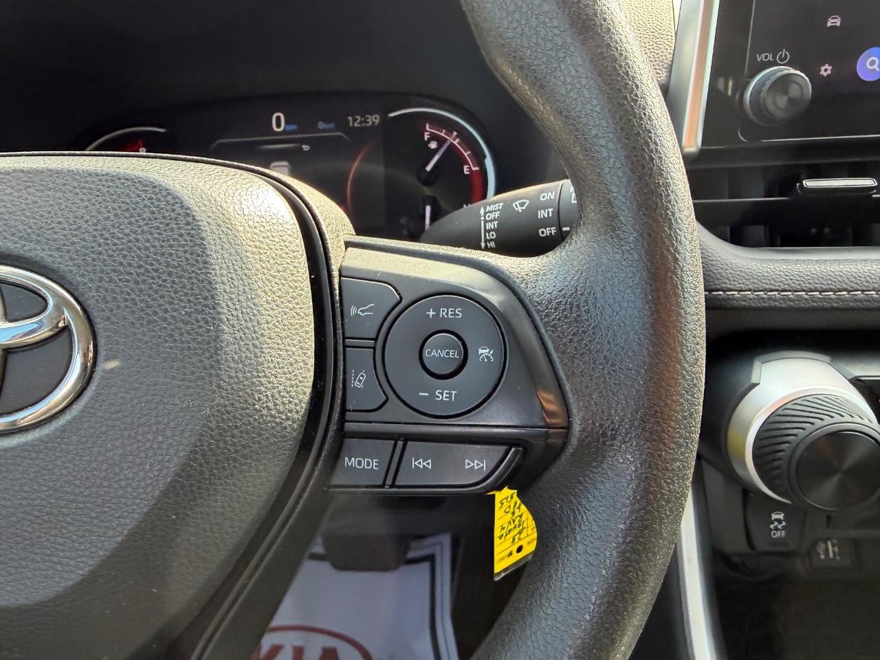 Toyota RAV4 Vehicle Full-screen Gallery Image 10