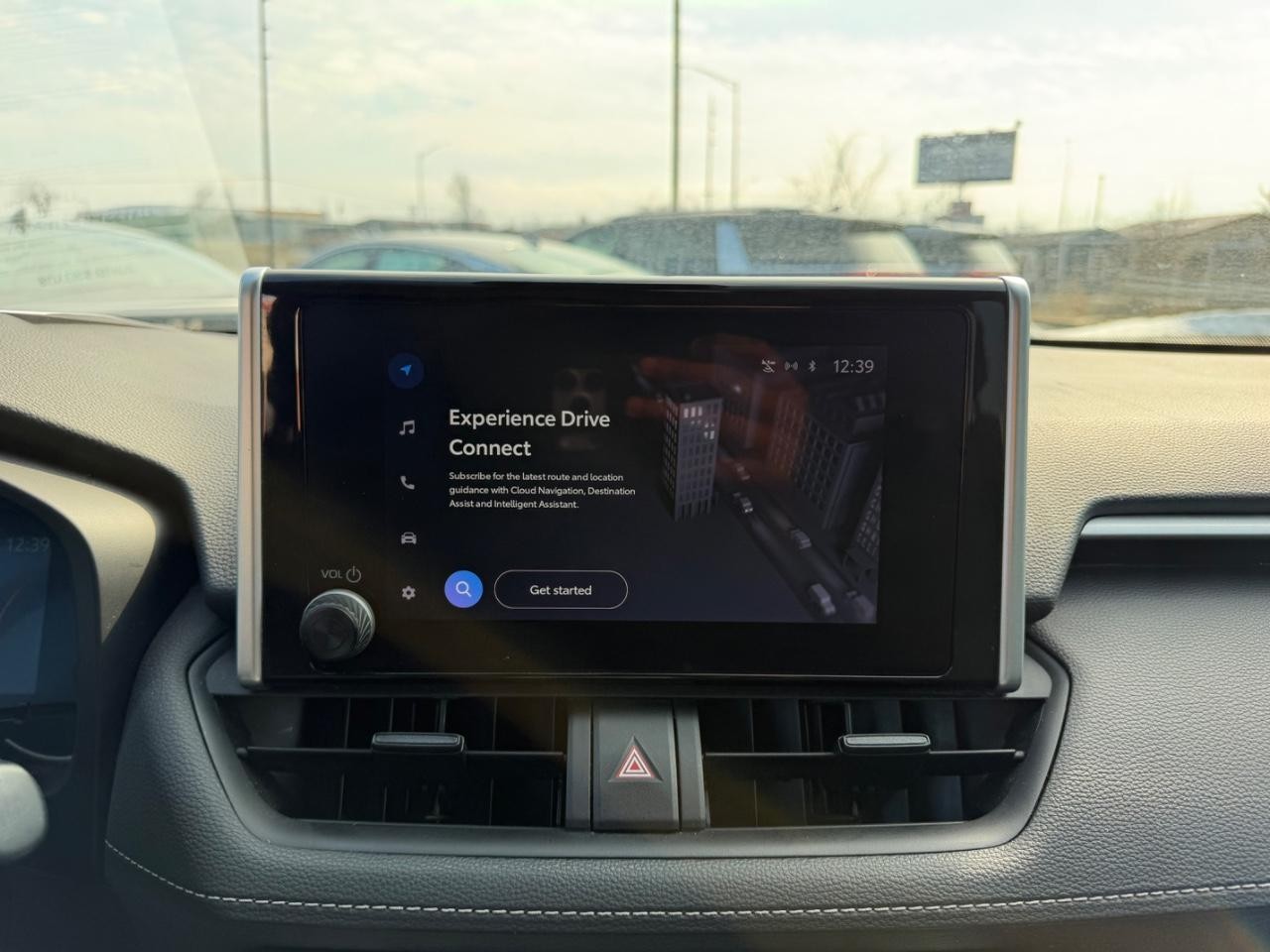 Toyota RAV4 Vehicle Full-screen Gallery Image 11