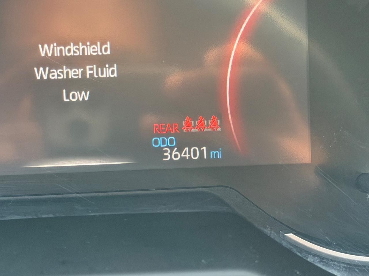 Toyota RAV4 Vehicle Full-screen Gallery Image 17