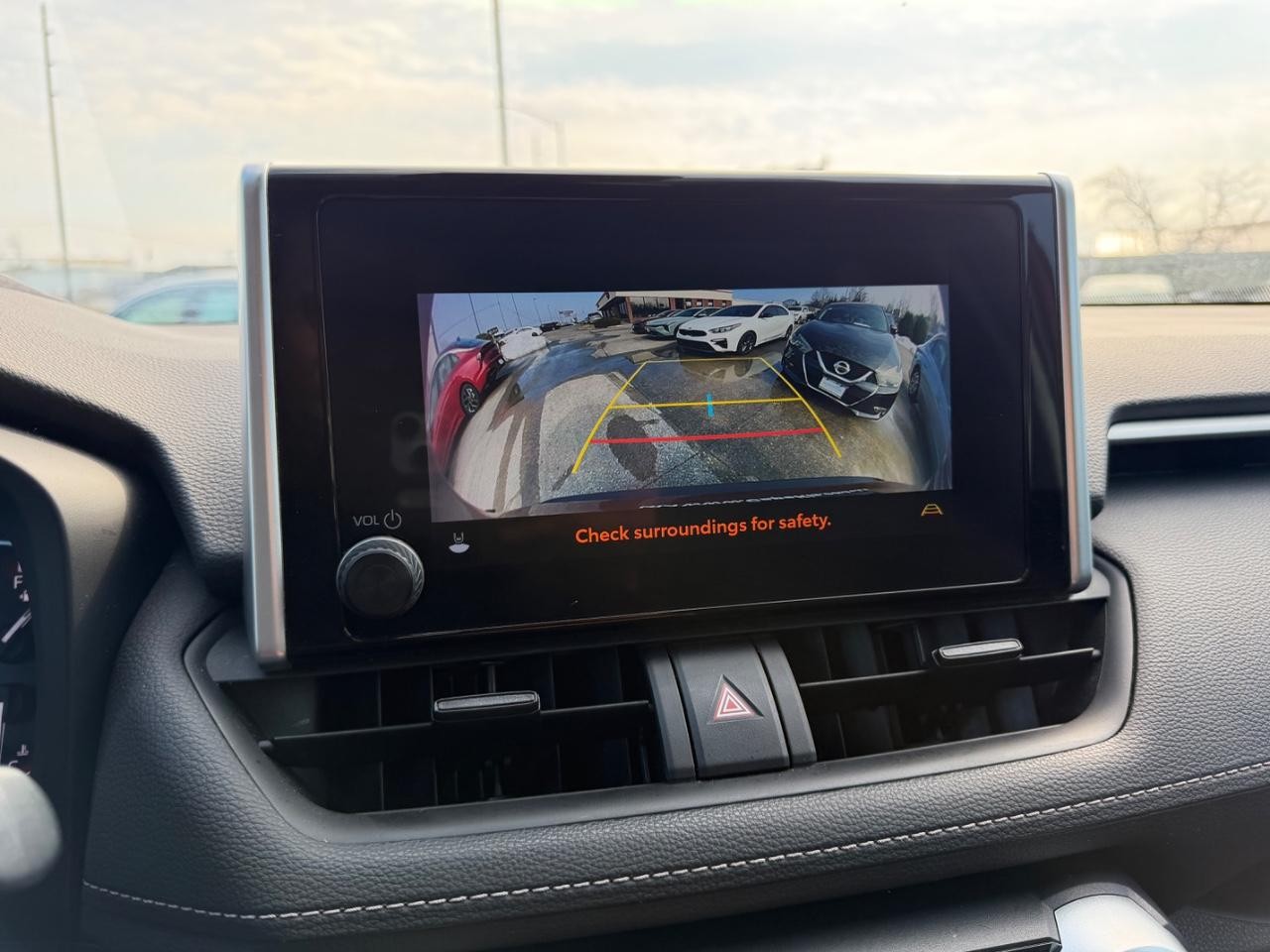 Toyota RAV4 Vehicle Full-screen Gallery Image 18