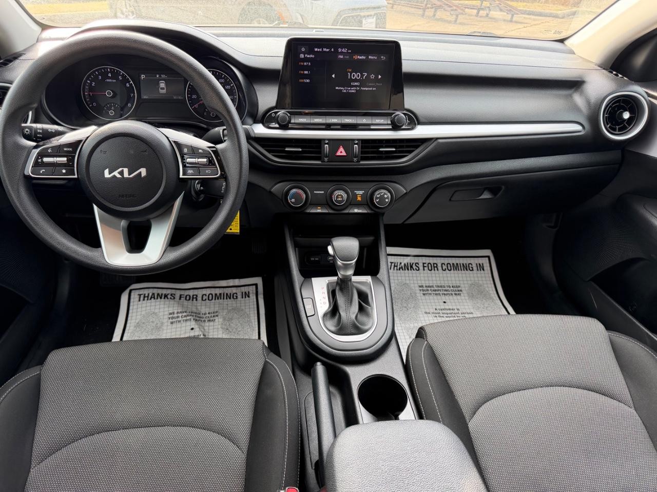 Kia Forte Vehicle Full-screen Gallery Image 06