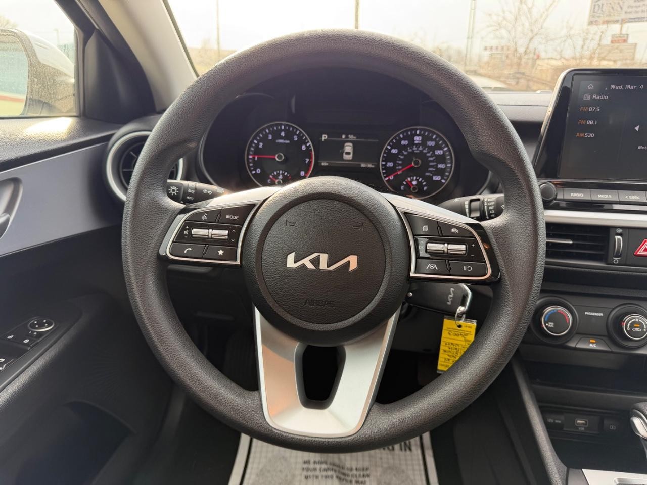 Kia Forte Vehicle Full-screen Gallery Image 07