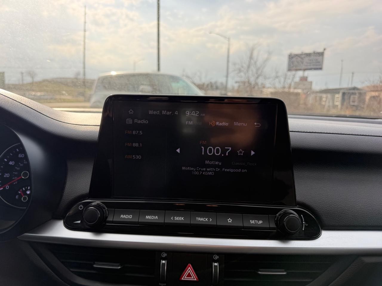 Kia Forte Vehicle Full-screen Gallery Image 10