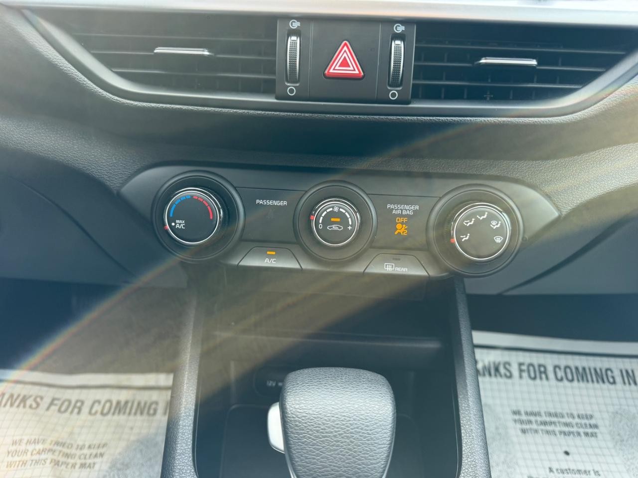 Kia Forte Vehicle Full-screen Gallery Image 11