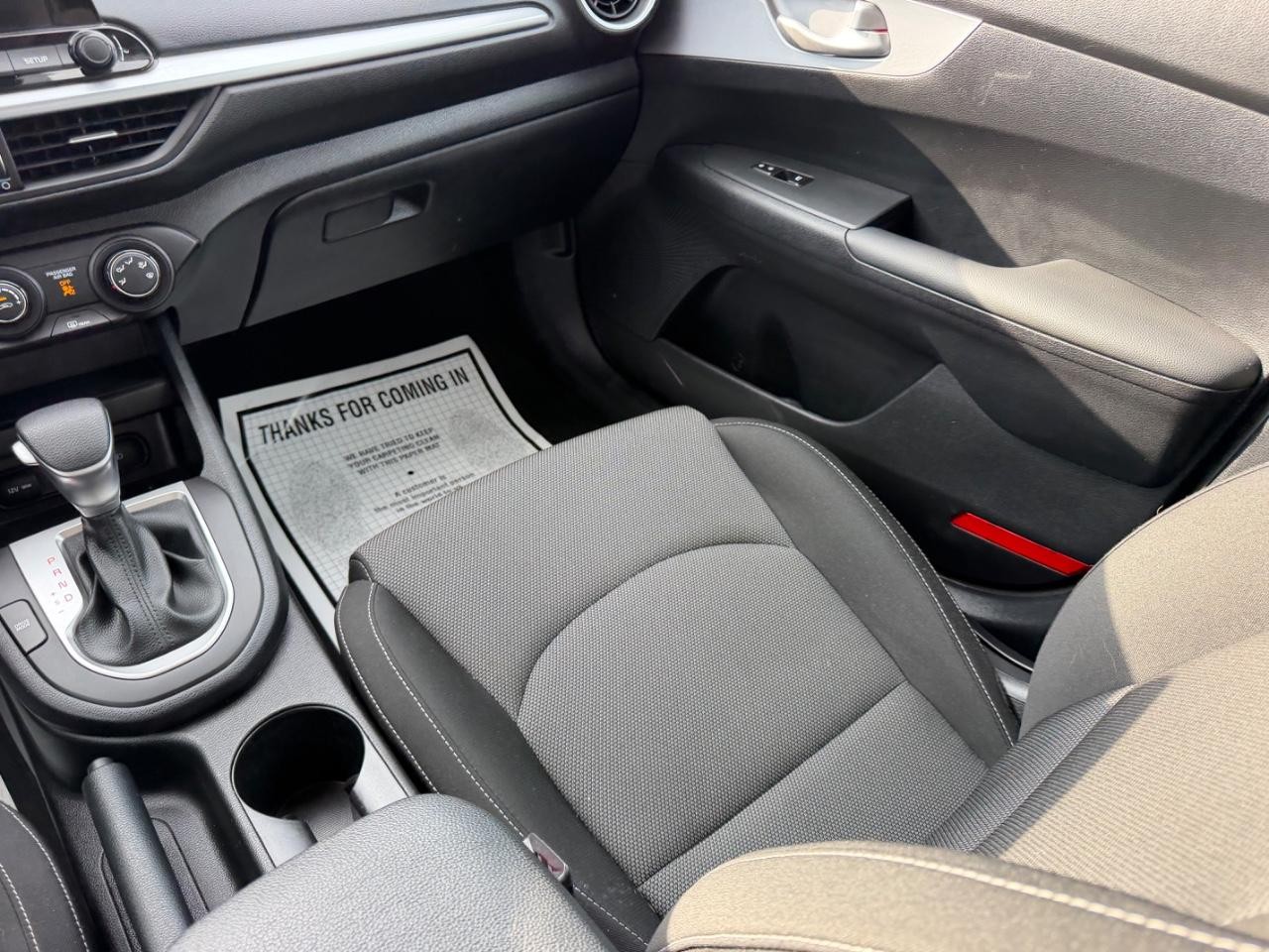 Kia Forte Vehicle Full-screen Gallery Image 13