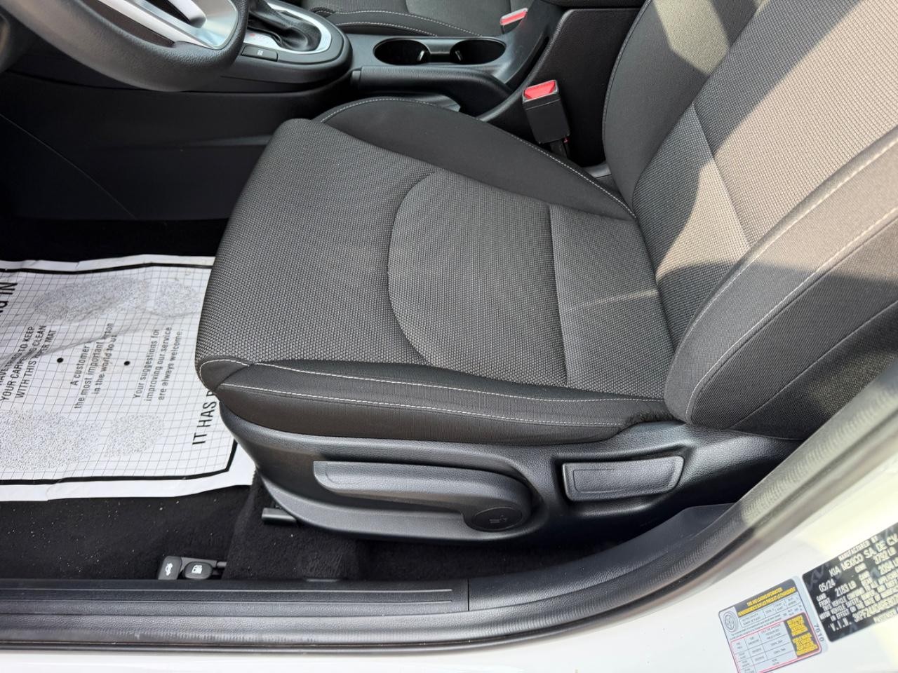 Kia Forte Vehicle Full-screen Gallery Image 15