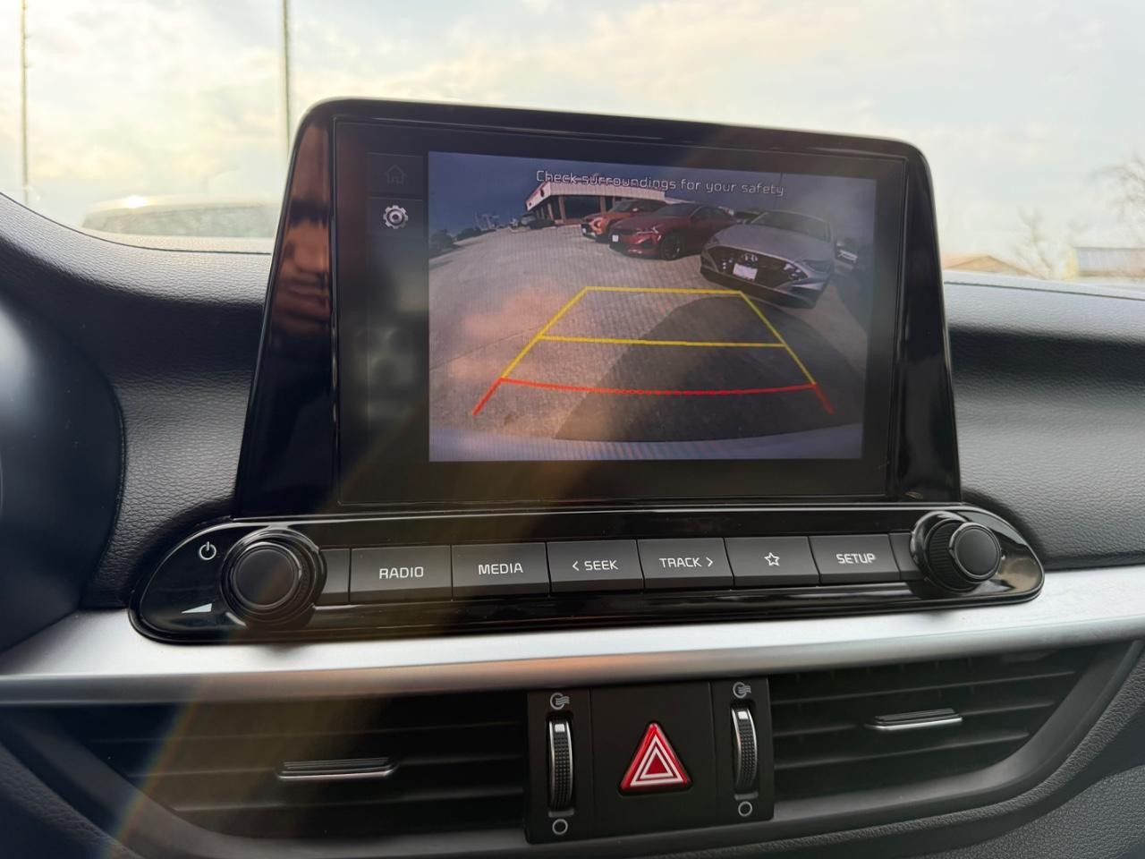 Kia Forte Vehicle Full-screen Gallery Image 17