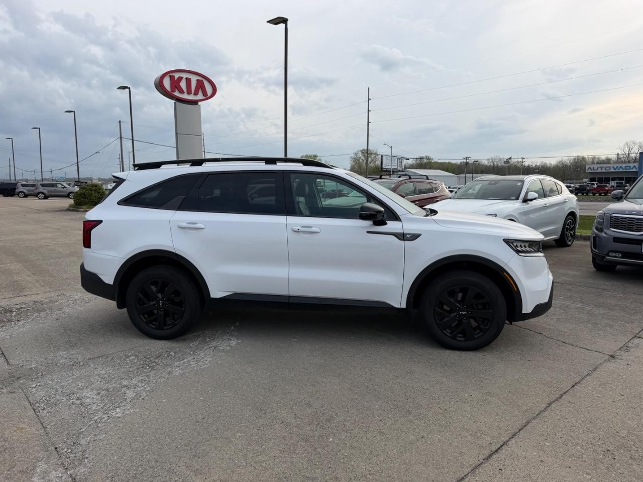 Kia Sorento Vehicle Full-screen Gallery Image 02