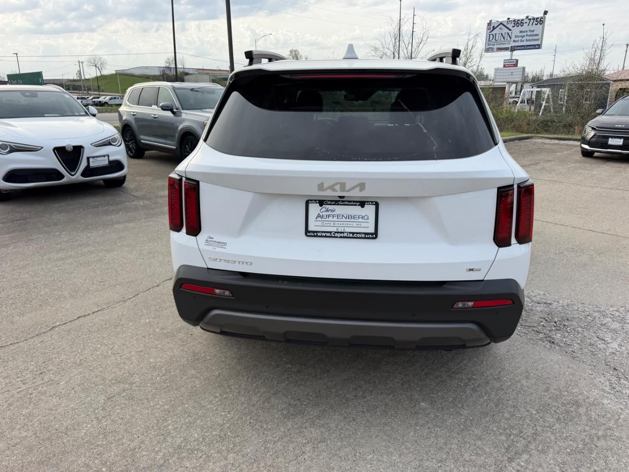 Kia Sorento Vehicle Full-screen Gallery Image 04