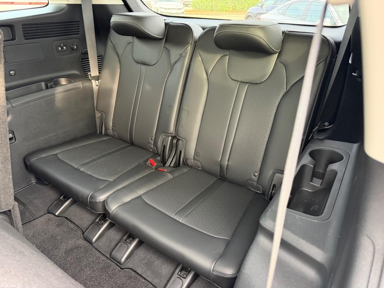 Kia Sorento Vehicle Full-screen Gallery Image 07