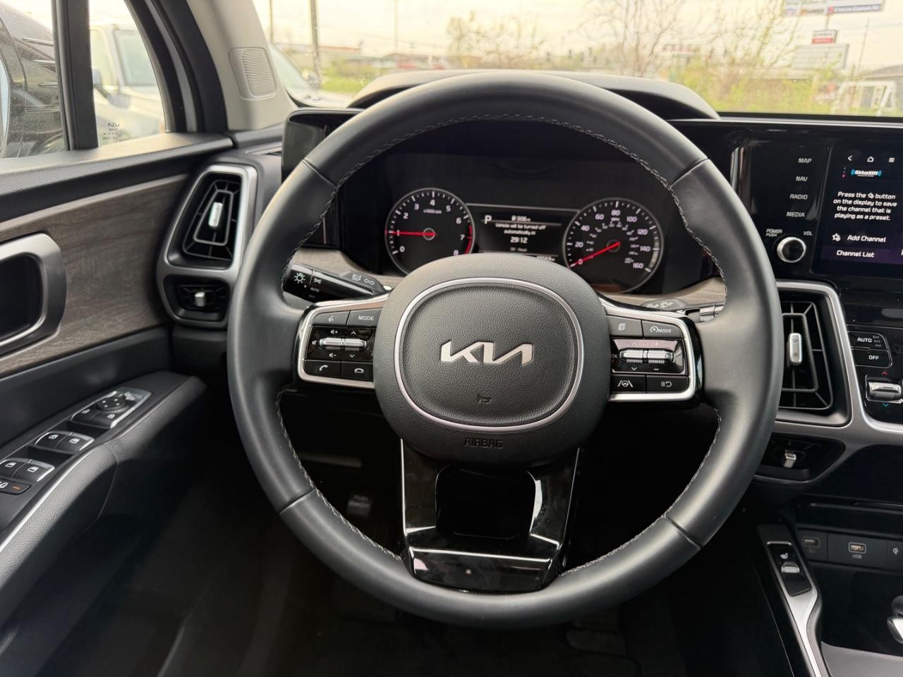 Kia Sorento Vehicle Full-screen Gallery Image 10