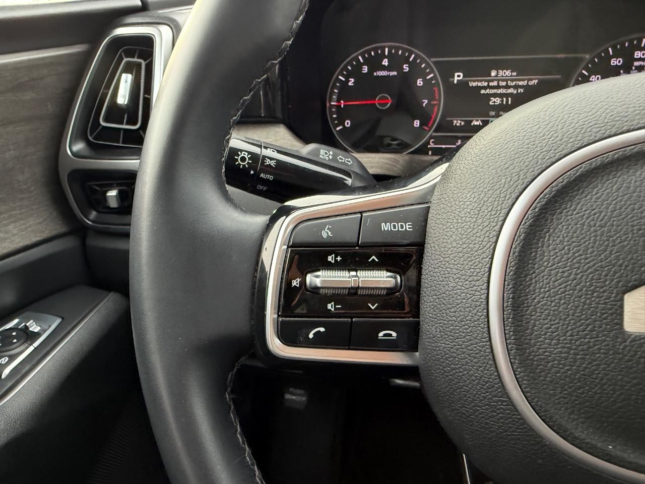 Kia Sorento Vehicle Full-screen Gallery Image 11