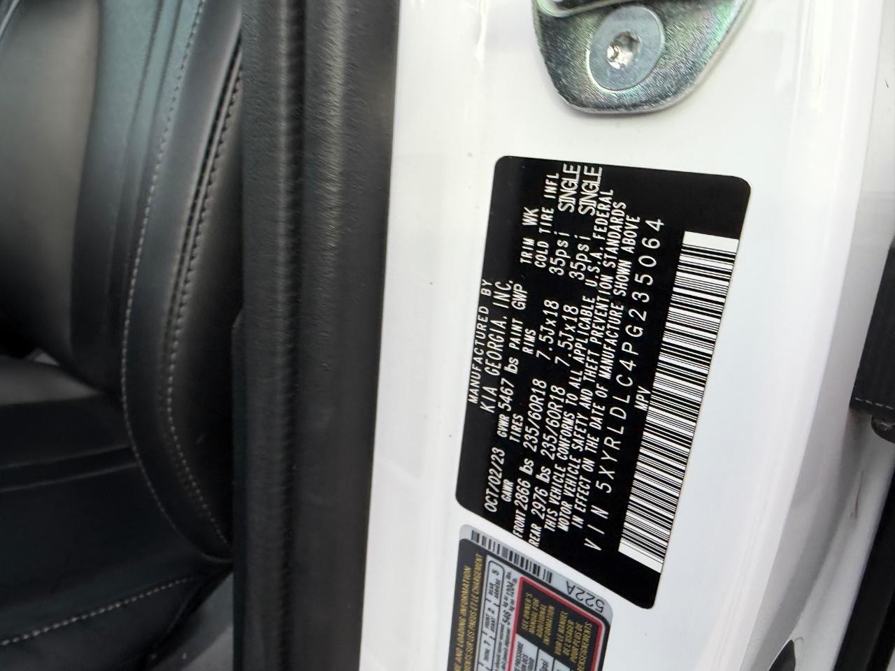 Kia Sorento Vehicle Full-screen Gallery Image 21