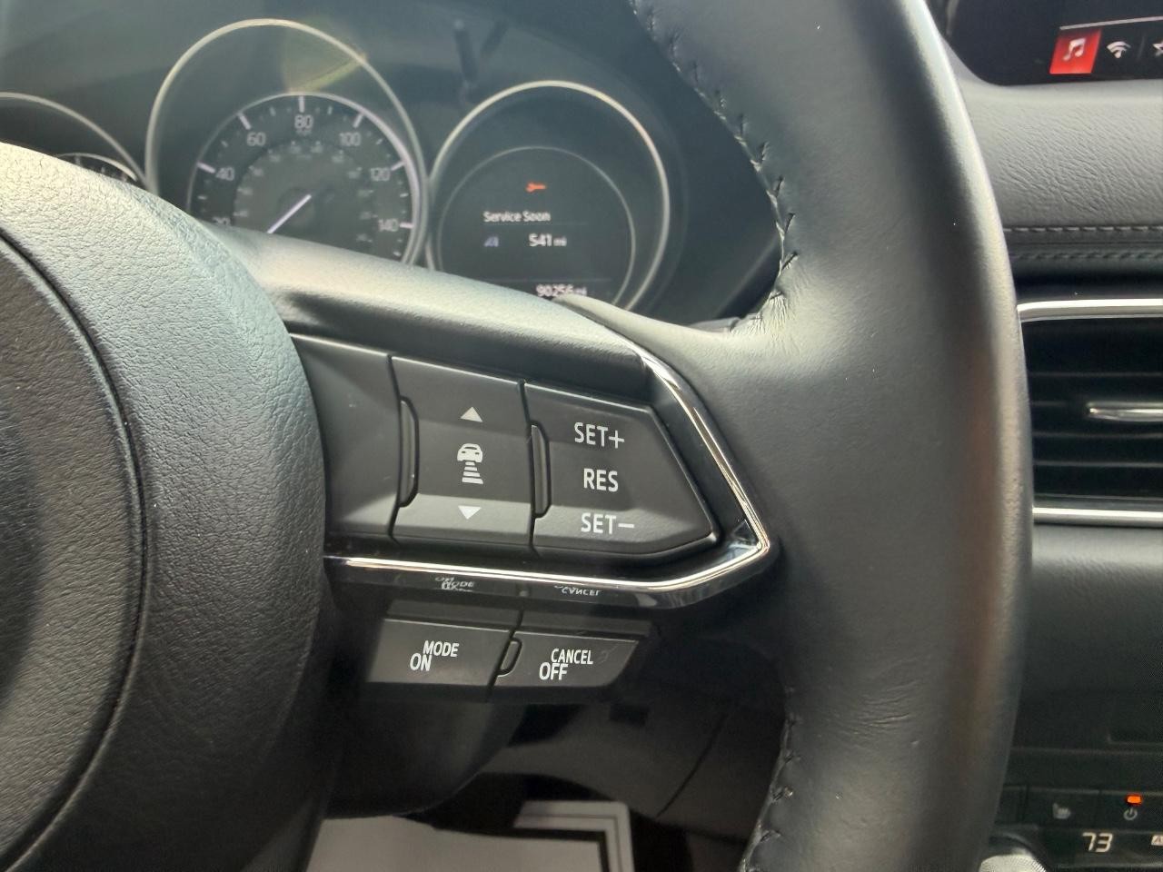 Mazda CX-5 Vehicle Full-screen Gallery Image 10