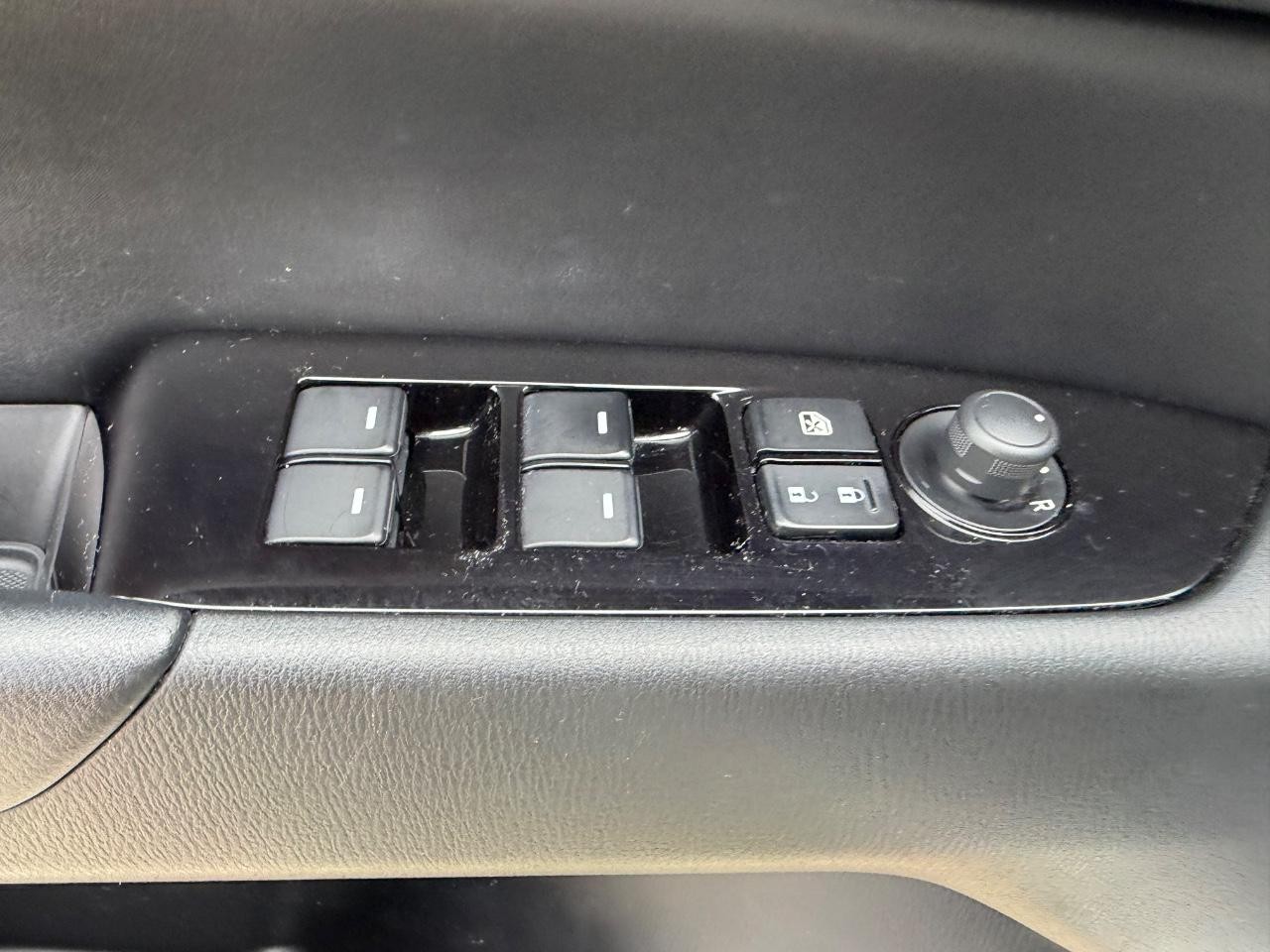 Mazda CX-5 Vehicle Full-screen Gallery Image 15