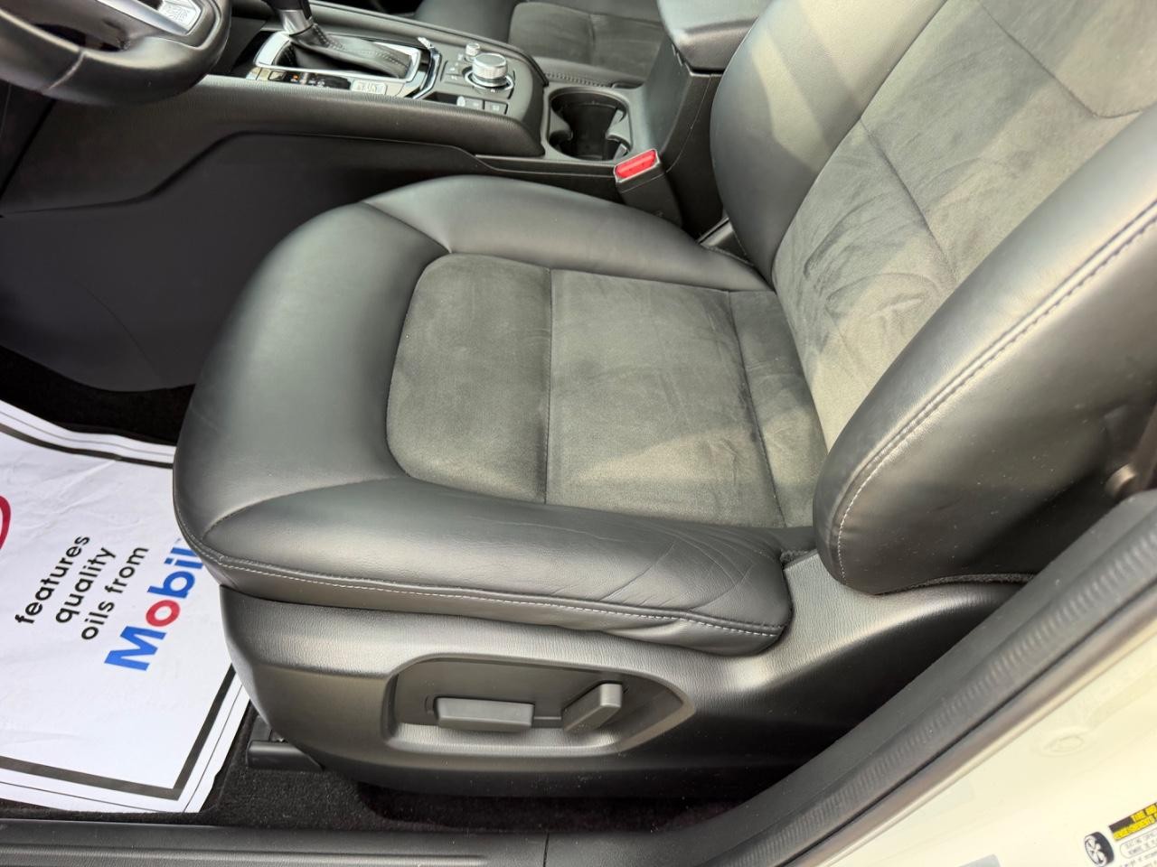 Mazda CX-5 Vehicle Full-screen Gallery Image 16