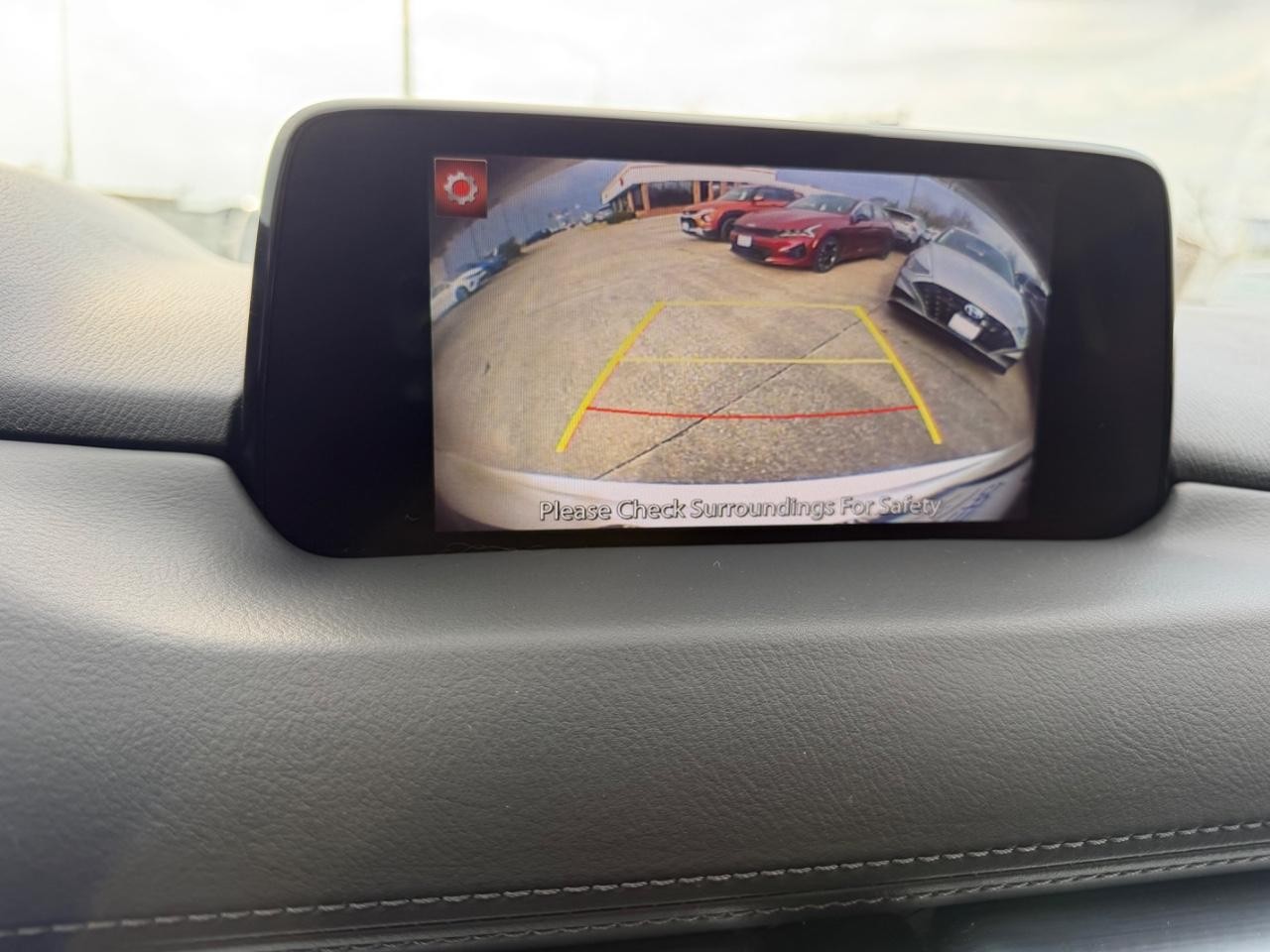 Mazda CX-5 Vehicle Full-screen Gallery Image 18