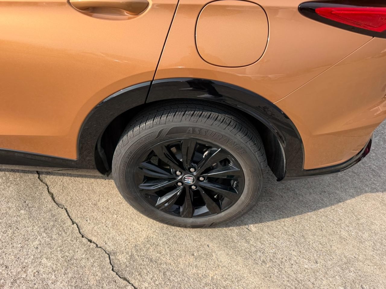 Buick Envista Vehicle Full-screen Gallery Image 06