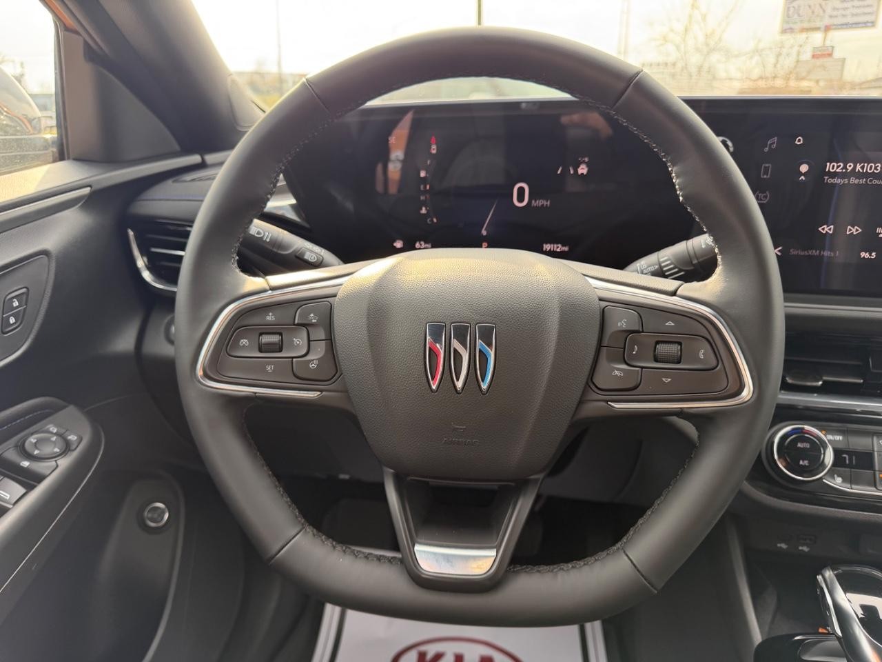 Buick Envista Vehicle Full-screen Gallery Image 09