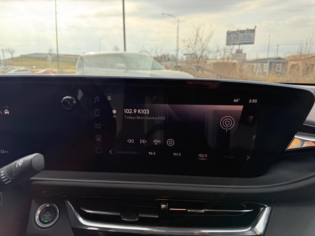 Buick Envista Vehicle Full-screen Gallery Image 12