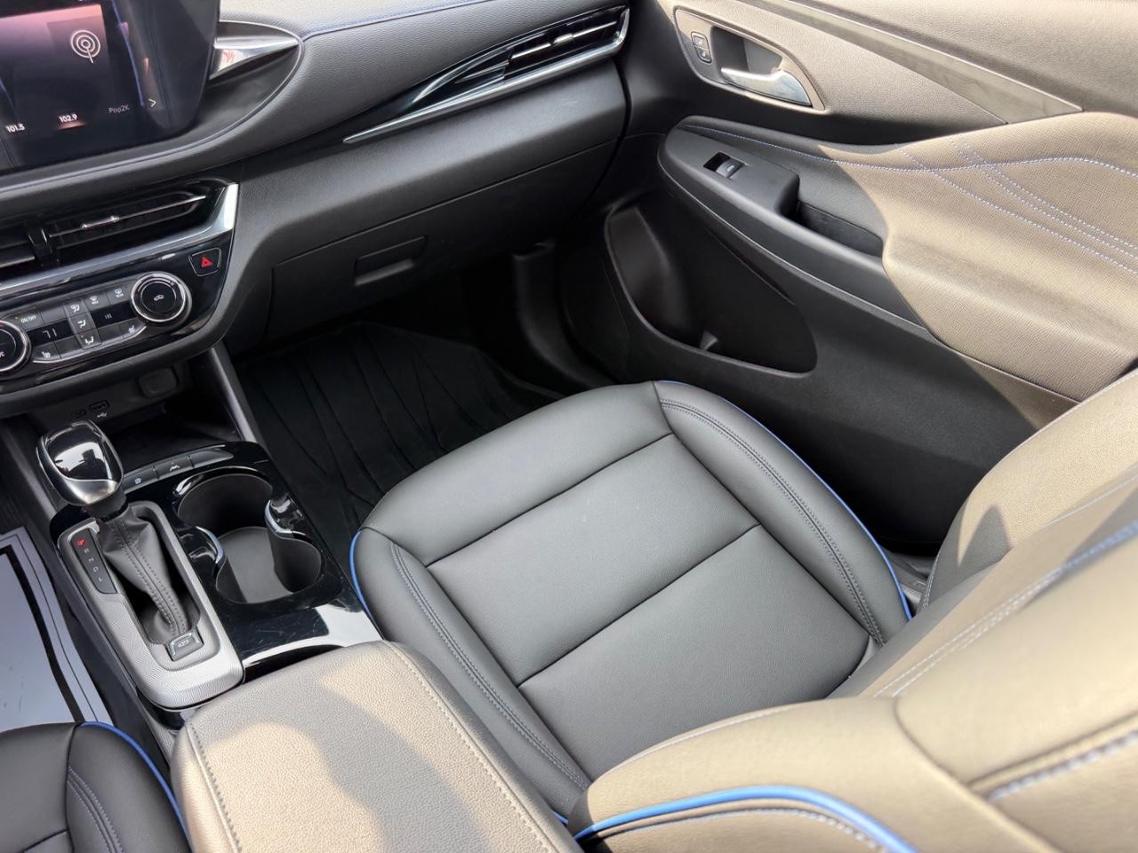 Buick Envista Vehicle Full-screen Gallery Image 15