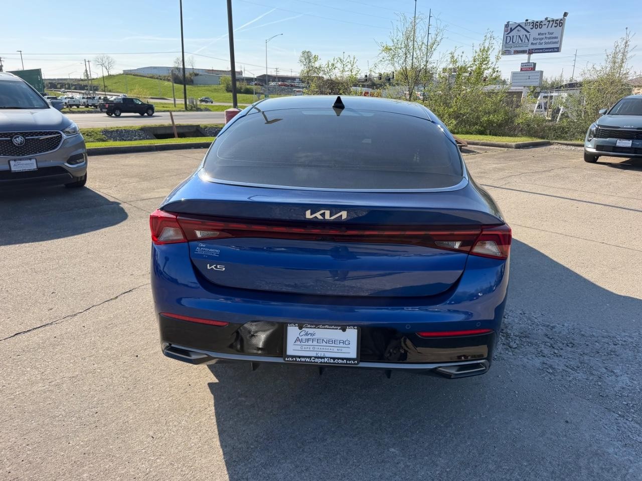 Kia K5 Vehicle Full-screen Gallery Image 04