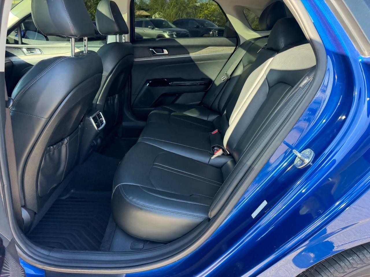 Kia K5 Vehicle Full-screen Gallery Image 07