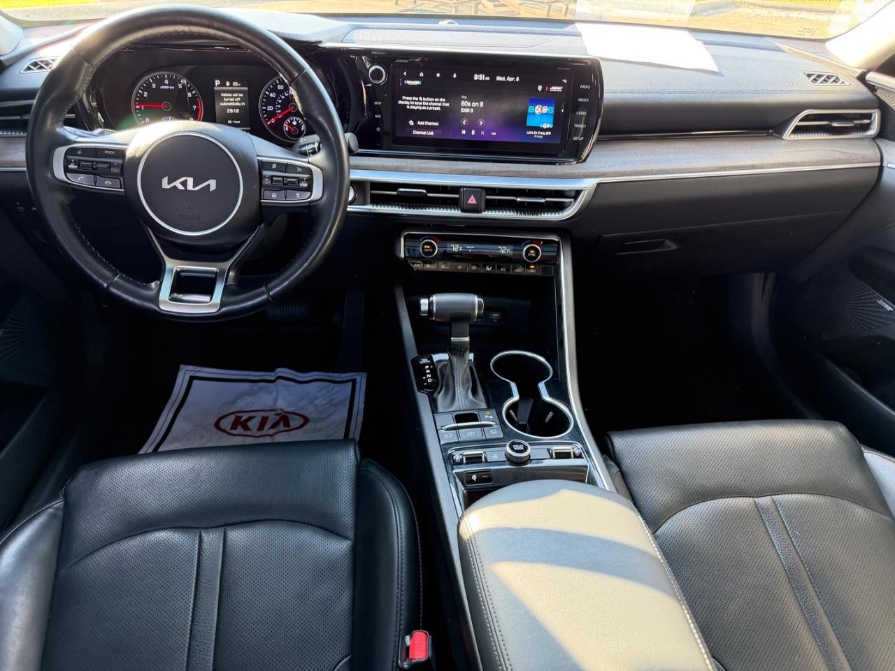 Kia K5 Vehicle Full-screen Gallery Image 09