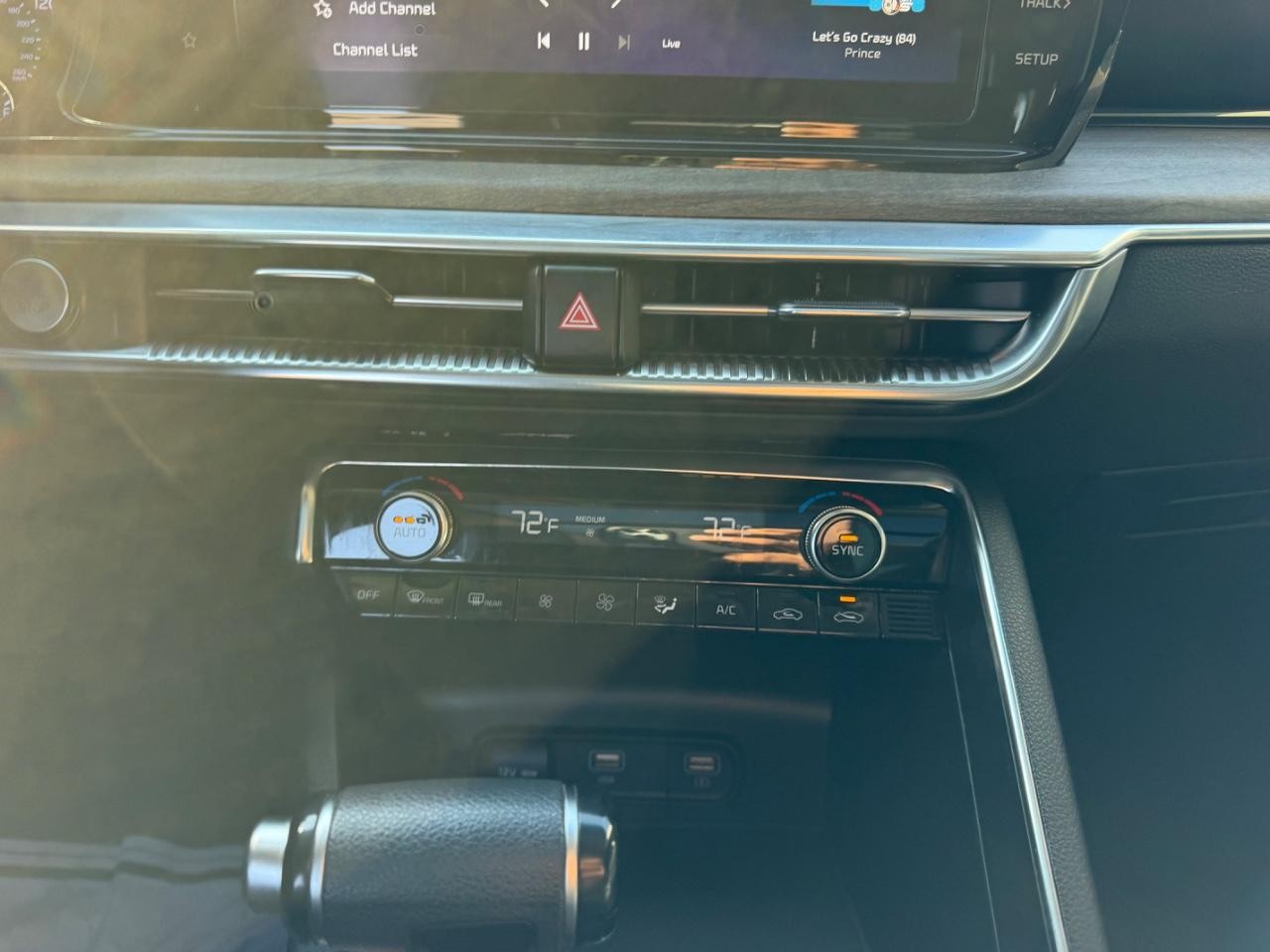 Kia K5 Vehicle Full-screen Gallery Image 14