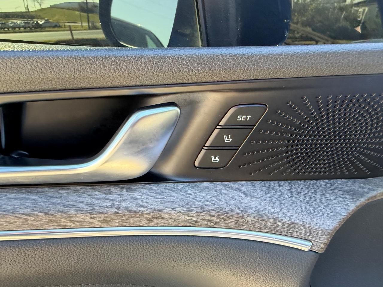 Kia K5 Vehicle Full-screen Gallery Image 18