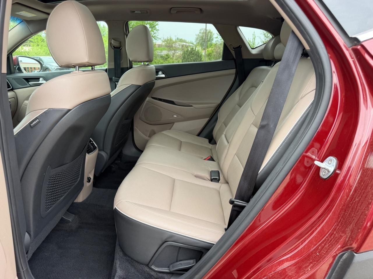 Hyundai Tucson Vehicle Full-screen Gallery Image 06
