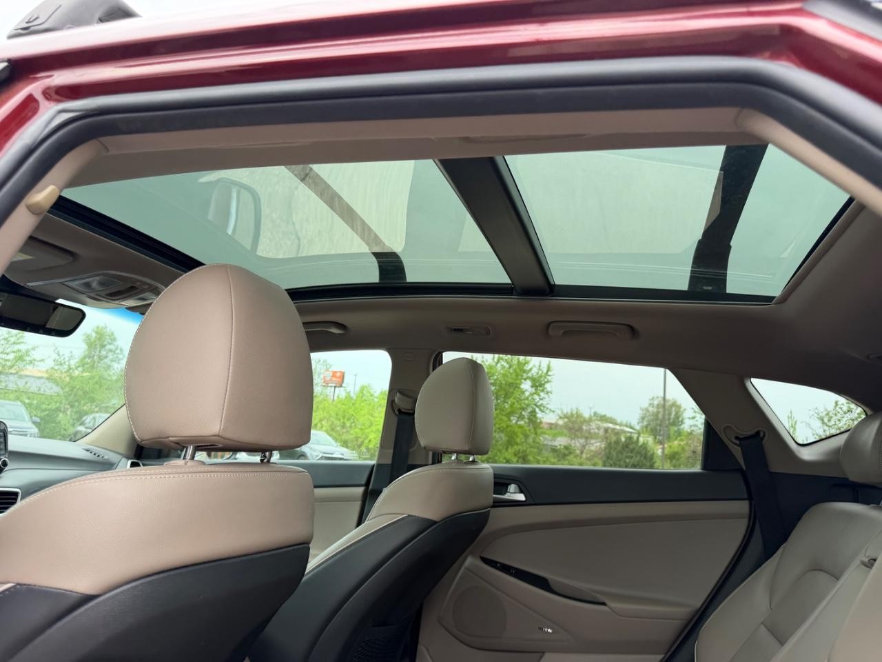 Hyundai Tucson Vehicle Full-screen Gallery Image 07