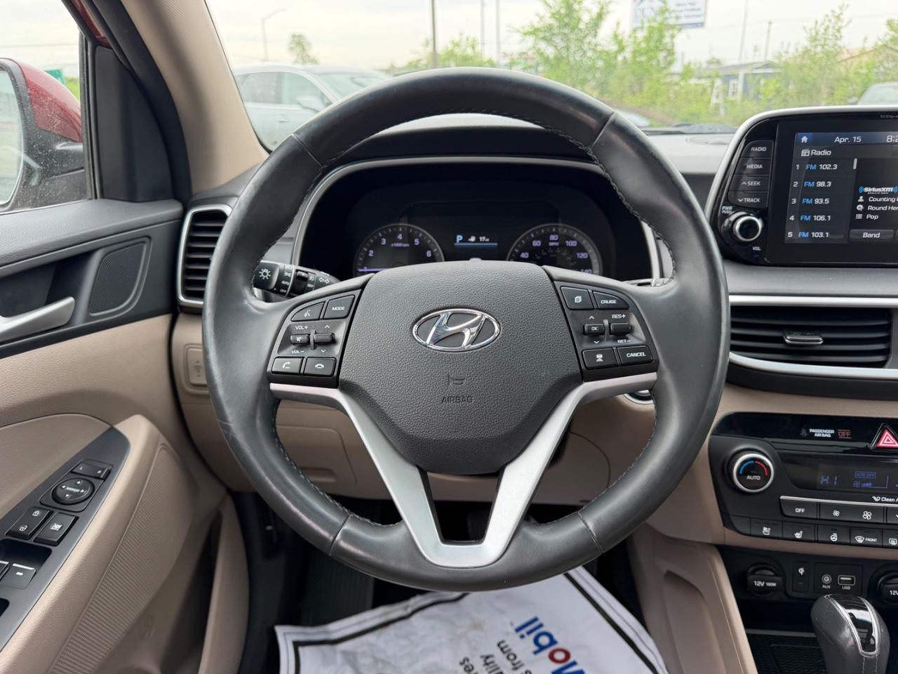 Hyundai Tucson Vehicle Full-screen Gallery Image 09