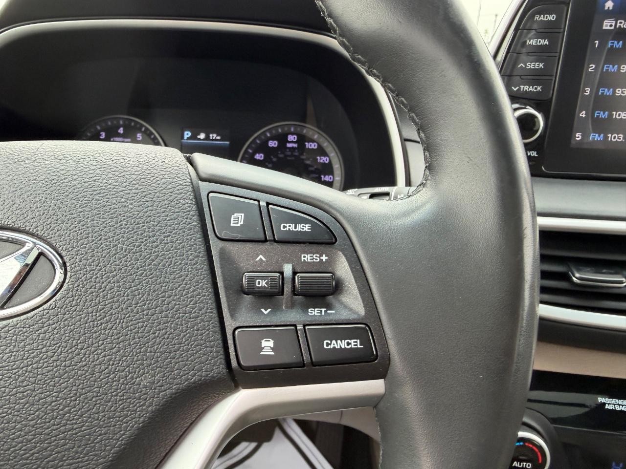 Hyundai Tucson Vehicle Full-screen Gallery Image 11