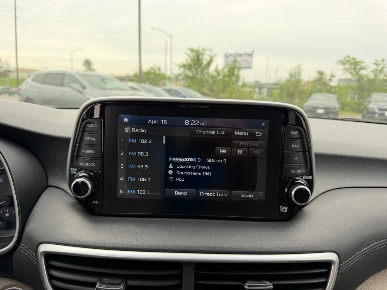 Hyundai Tucson Vehicle Full-screen Gallery Image 12