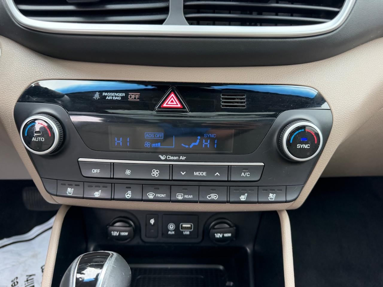 Hyundai Tucson Vehicle Full-screen Gallery Image 13