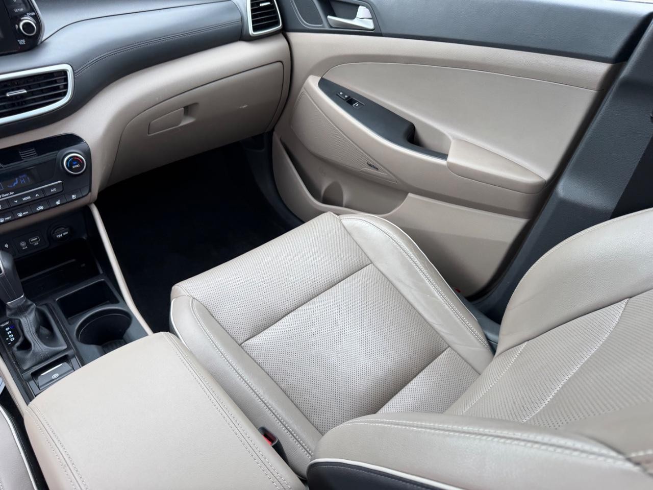 Hyundai Tucson Vehicle Full-screen Gallery Image 15