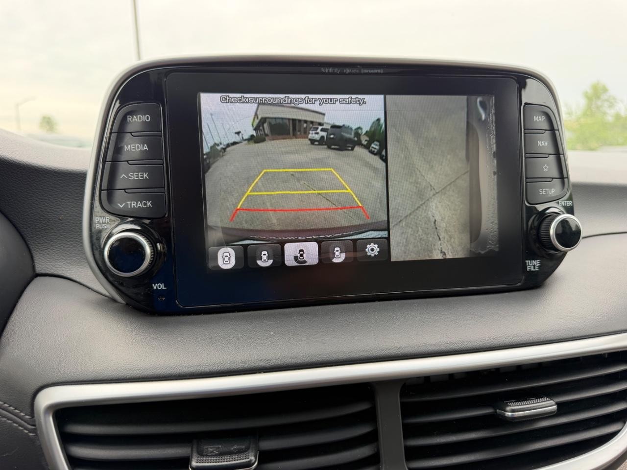 Hyundai Tucson Vehicle Full-screen Gallery Image 19