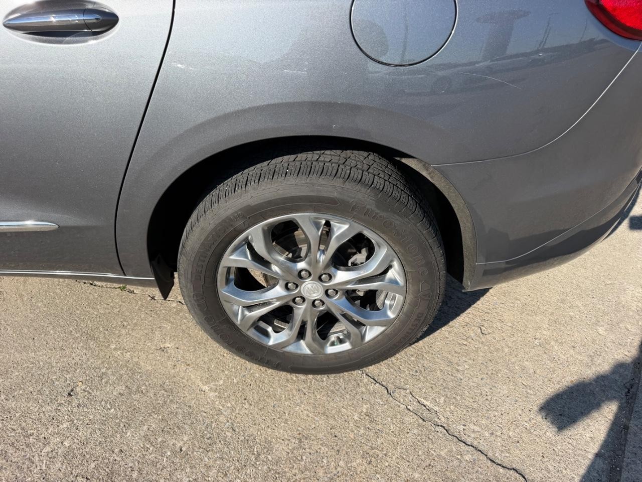 Buick Enclave Vehicle Full-screen Gallery Image 06