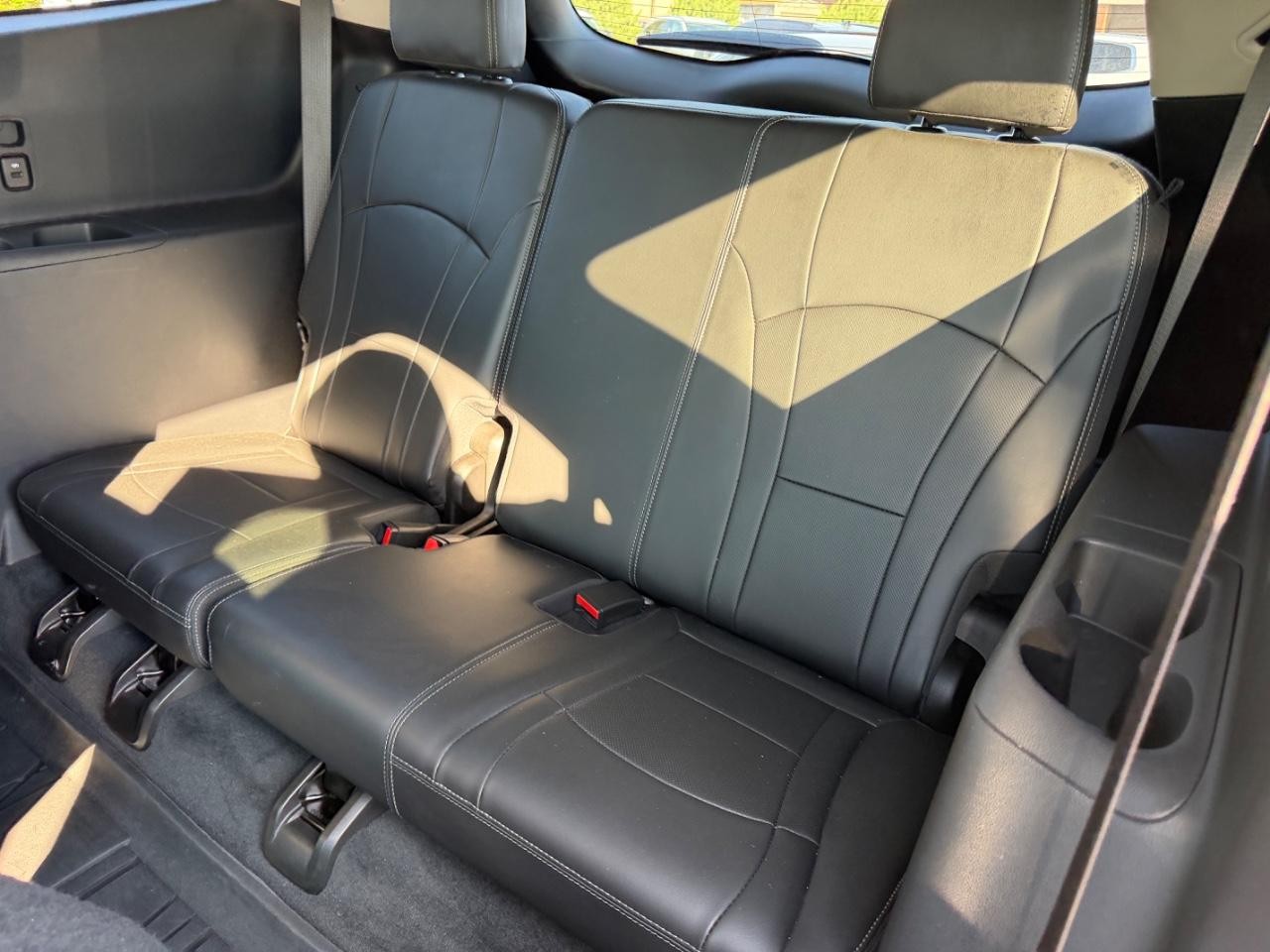 Buick Enclave Vehicle Full-screen Gallery Image 07
