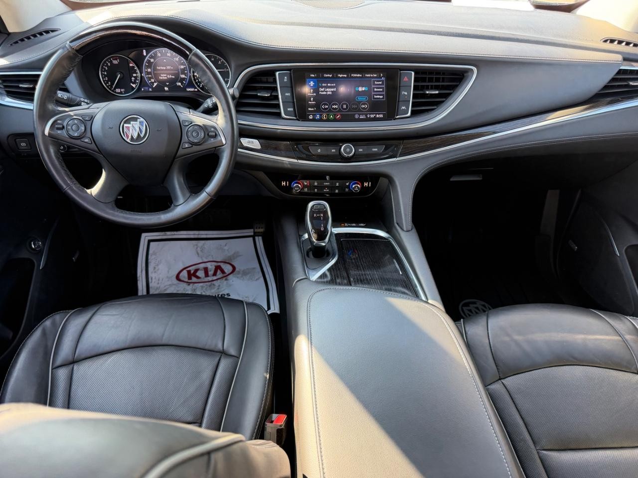 Buick Enclave Vehicle Full-screen Gallery Image 11