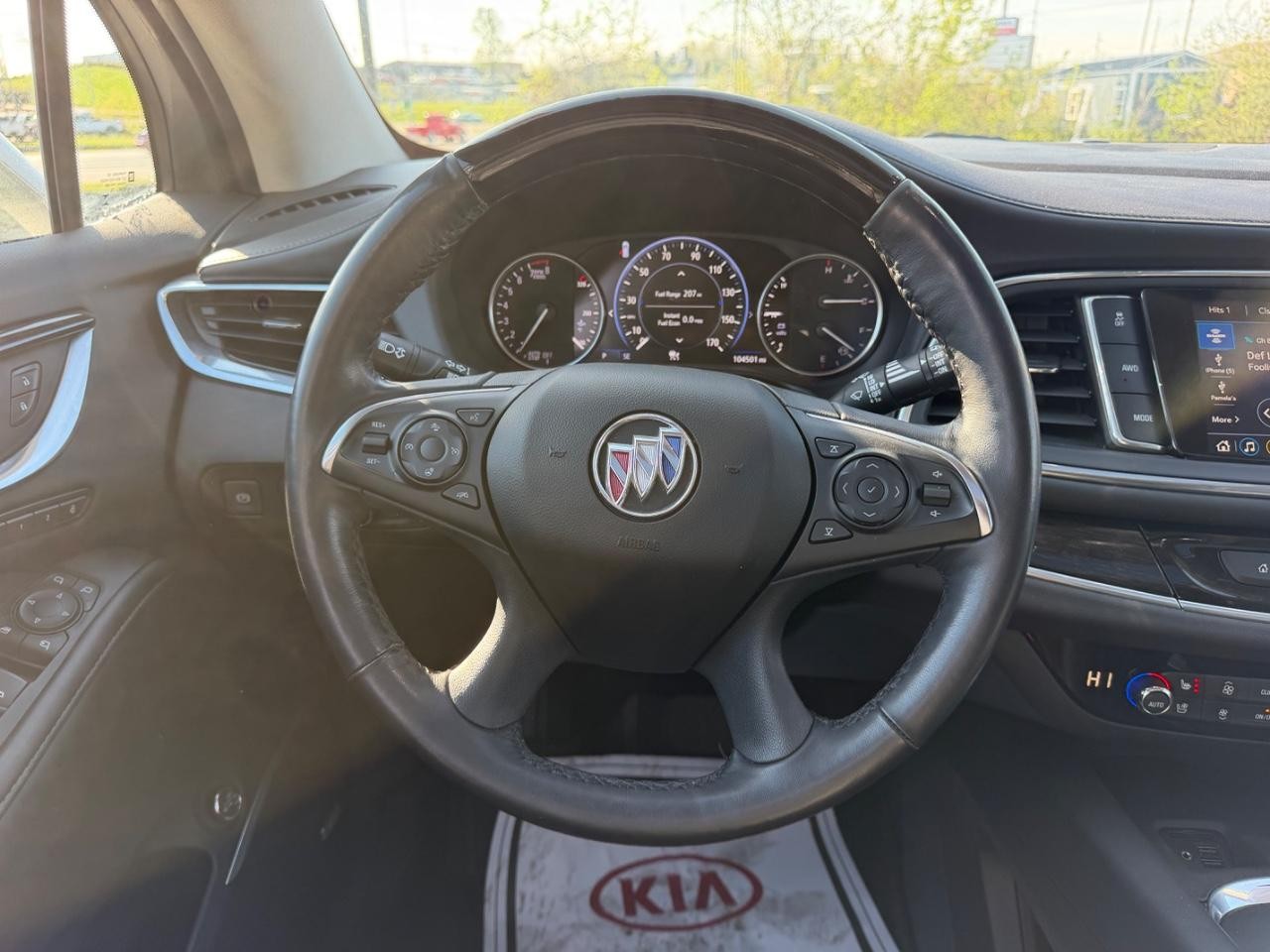 Buick Enclave Vehicle Full-screen Gallery Image 12