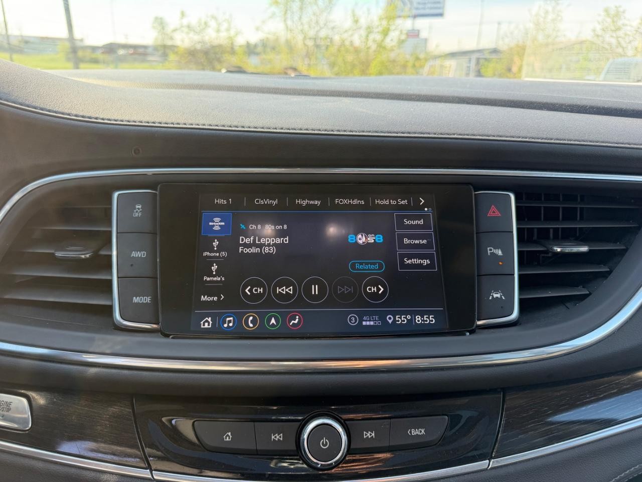 Buick Enclave Vehicle Full-screen Gallery Image 15